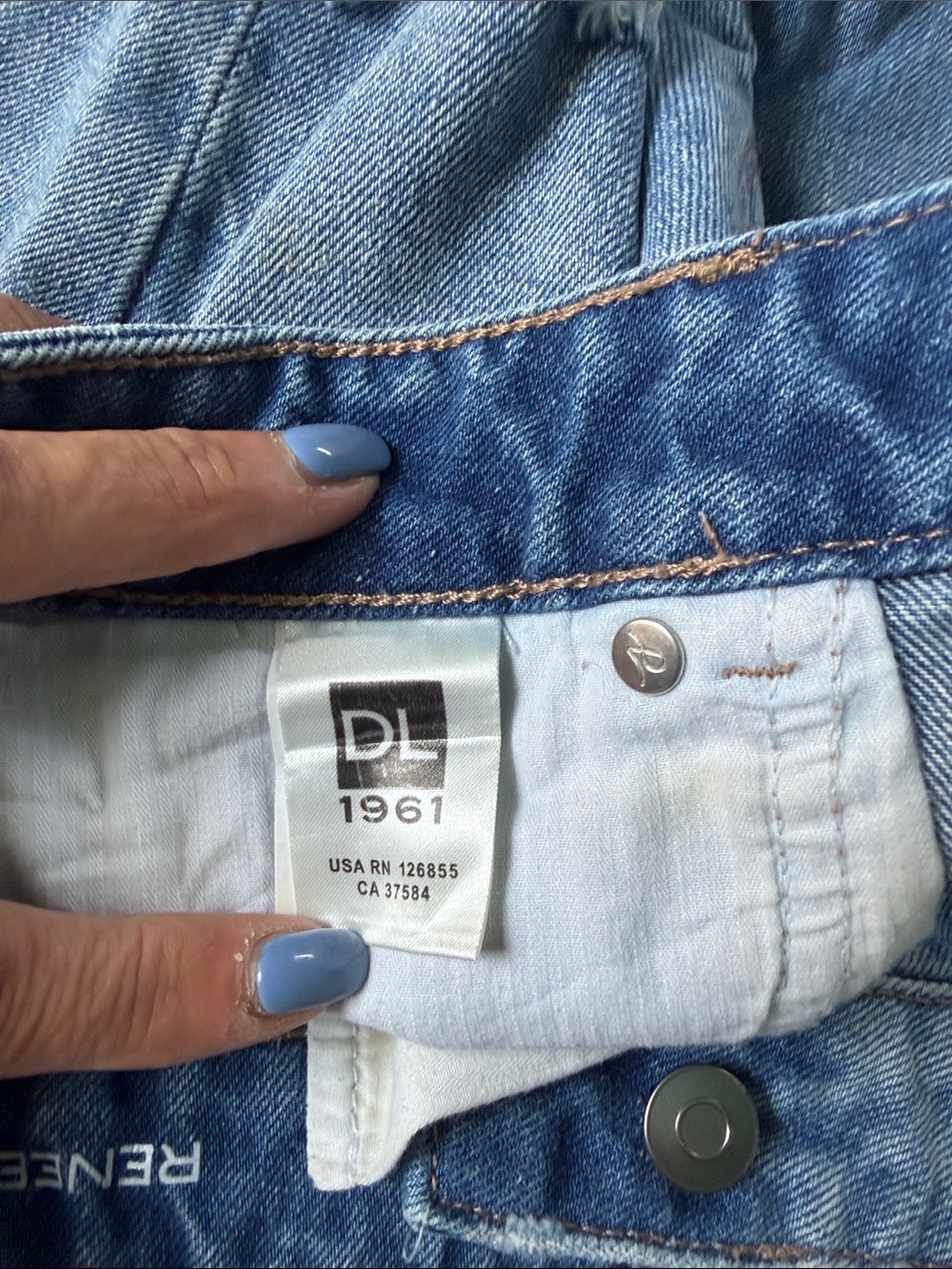 3 pairs of jean shorts -Pistola White sz29 - DL1961 sz 29- American Eagle sz 10 - Picture 13 of 16